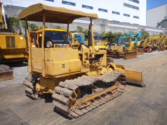 ขายด่วน รถแทรคเตอร์ตีนตะขาบ D20P-5  ใบมีดสไล์ 6 ทิศทาง นำเข้าจากญี่ปุ่น ยังไม่ใช้งานในไทย สภาพสวย ใช้งานมาน้อยแค่ 2000  กว่า ชม. เดิม ๆๆสวยจริงๆๆนะ