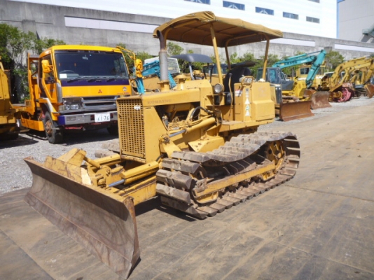 ขายด่วน รถแทรคเตอร์ตีนตะขาบ D20P-5  ใบมีดสไล์ 6 ทิศทาง นำเข้าจากญี่ปุ่น ยังไม่ใช้งานในไทย สภาพสวย ใช้งานมาน้อยแค่ 2000  กว่า ชม. เดิม ๆๆสวยจริงๆๆนะ