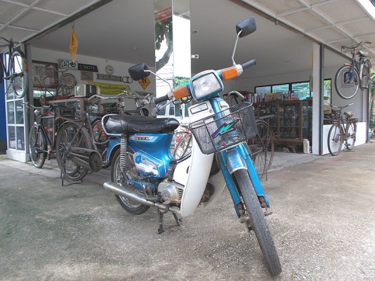 ขายรถเมียหลวง honda c-70kb นันทิดาCDIรถเดิมสวยพร้อมขี่ทะเบียนพร้อมโอนภาษี 57 มีรูปครับ ขายรถเมียหลวง honda c-70kb นันทิดาCDIรถเดิมสวยพร้อมขี่ทะเบียนพร้อมโอนภาษี 57 มีรูปครับ