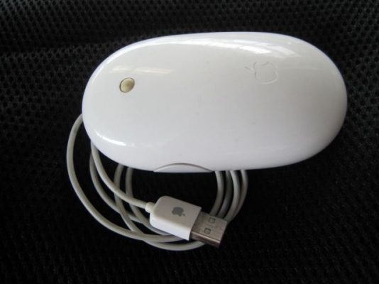 ขาย Mouse Mac มือ2 .ใช้งานได้ปกติ สภาสวยมาก 95 เปอร์เซ็นต์มีแค่ 2 ตัวนะครับ ราคาตัวละ 600 บาทพร้อมส่งทั่วไทย