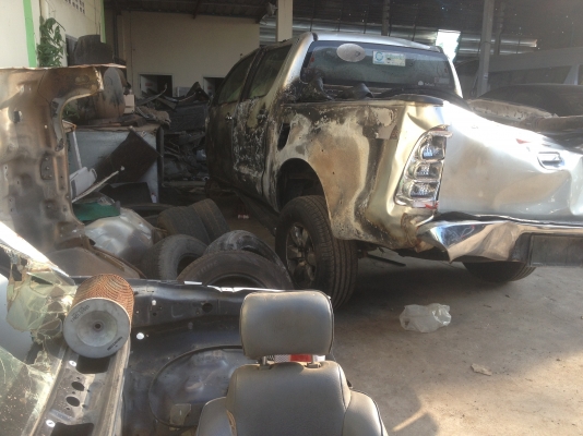 ขายซากวีโก้4ประตูปรีรันเนอร์ปี06ตัวE165000บาทรถไฟไหม้ห้องเครื่องกับห้องโดยสารครับ