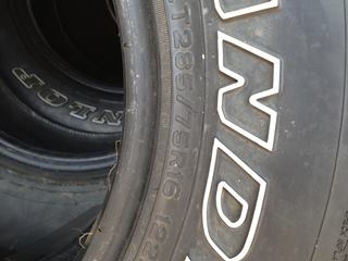 ขายยางDunlop Grantreak ตัวสือขาว 285-75-16 ดอกเป็นกำแพง 1ชุด ถูกๆครับ ขายยางDunlop Grantreak ตัวสือขาว 285-75-16 ดอกเป็นกำแพง 1ชุด ถูกๆครับ