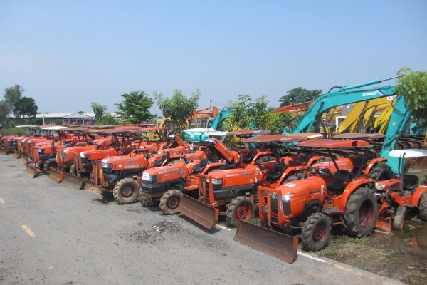 มาแล้ว แทรกเตอร์ และรถเกี่ยวคูโบต้า มือสองที่ใหญ่ที่สุดในภาคกลาง สนใจโทรสอบถามได้ที่น้องร็อคครับ
