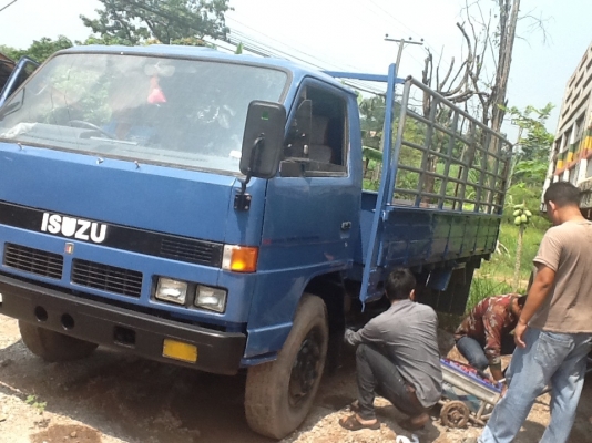 ขายด่วนNPR59LU5M เครื่อง 4bd1 115hpยาว4.3เมตรทะเบียน 30กย 57