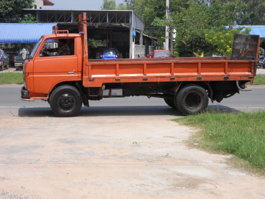 ขายหกล้อพร้อมใช้งานคณุหนุมทางหลาง เครื่องแห้งๆแรงดี  ระบบไฮดรอลิคขึ่นลงไฟฟ้า มอเตอร์