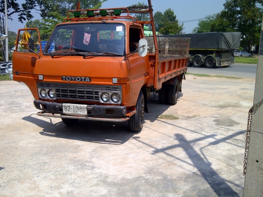 ขายหกล้อพร้อมใช้งานคณุหนุมทางหลาง เครื่องแห้งๆแรงดี  ระบบไฮดรอลิคขึ่นลงไฟฟ้า มอเตอร์