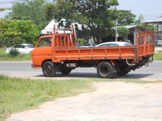ขายหกล้อพร้อมใช้งานคณุหนุมทางหลาง เครื่องแห้งๆแรงดี  ระบบไฮดรอลิคขึ่นลงไฟฟ้า มอเตอร์