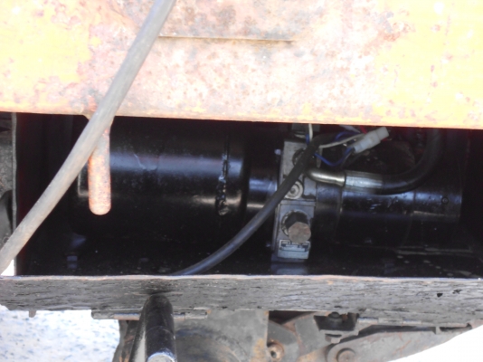 ขายหกล้อพร้อมใช้งานคณุหนุมทางหลาง เครื่องแห้งๆแรงดี  ระบบไฮดรอลิคขึ่นลงไฟฟ้า มอเตอร์