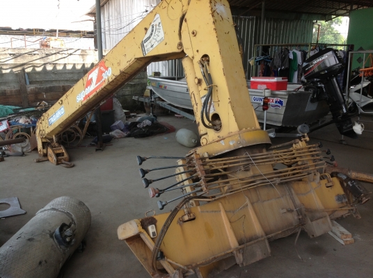 ขายเครนTONADO 3ตัน ท้องวี สภาพสวย ติดต่อไก่ 086-1237456