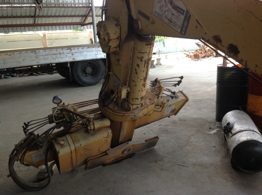 ขายเครนTONADO 3ตัน ท้องวี สภาพสวย ติดต่อไก่ 086-1237456