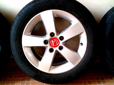 แม็กซ์ FD ขนาด 16 นิ้ว 5-114.3 พร้อมยางสวยทั้งชุด สภาพดีครับ ตจว ส่งได้