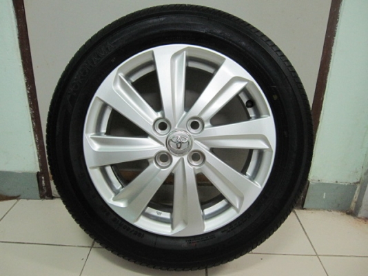 ขายล้อแม็ก TOYOTA NEW VIOS พร้อมยางป้ายแดงปี 13 ขอบ 15 สภาพใหม่มากๆ