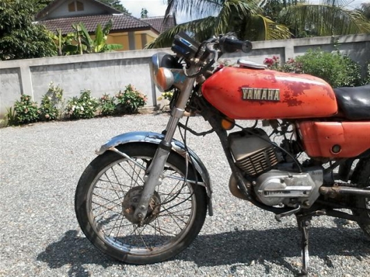 ขายยามาฮ่า RX100 เล่มทะเบียน(ไม่ได้ตามชุดโอน)เครื่องดีไม่หลวมขี่ใช้งานได้ปกติภาษีขาดปี 49