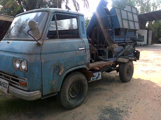 ขายรถนวดข้าว   2  เครื่องยนต์  มีเล่มทะเบียน  เอกสารพร้อมโอน