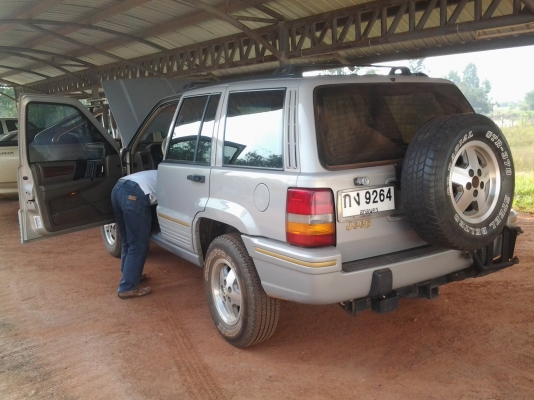 JEEP CHEROKEE 4.0 AUTO โฟ พวงมาลัยซ้าย แอร์แบค ABSประกอบนอก รถสวยเดิมบาง ภายในหรูหรา วิ่งน้อย 9หมื่นก่าโล