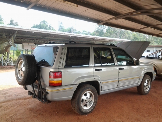 JEEP CHEROKEE 4.0 AUTO โฟ พวงมาลัยซ้าย แอร์แบค ABSประกอบนอก รถสวยเดิมบาง ภายในหรูหรา วิ่งน้อย 9หมื่นก่าโล