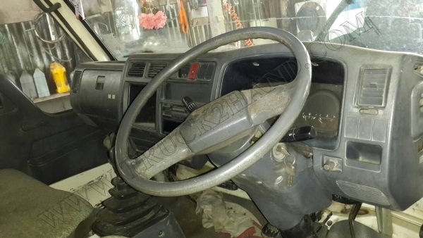 รถบรรทุก 6 ล้อ HINO รุ่น BU142R