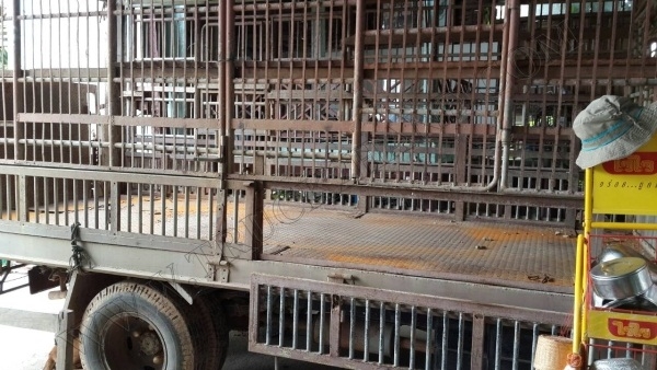 รถบรรทุก 6 ล้อ HINO รุ่น BU142R