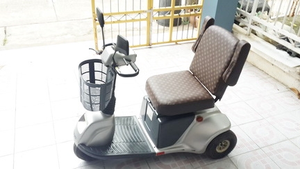 ขายด่วนรถไฟฟ้า 3 ล้อ SUZUKI และ 4 ล้อ NAIS เพิ่งมาจากญี่ปุ่น ยินดีรับบัตรเครดิตผ่อน 0\% 10 เดือน