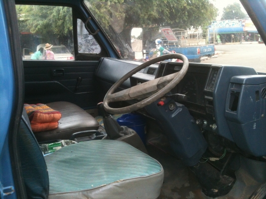 Isuzu.  6. ล้อ