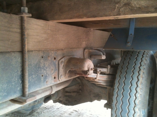 Isuzu.  6. ล้อ