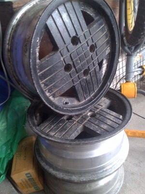 ขายแม็กRetro ขอบ13" สองชุดค้าบ ขายแม็กRetro ขอบ13" สองชุดค้าบ