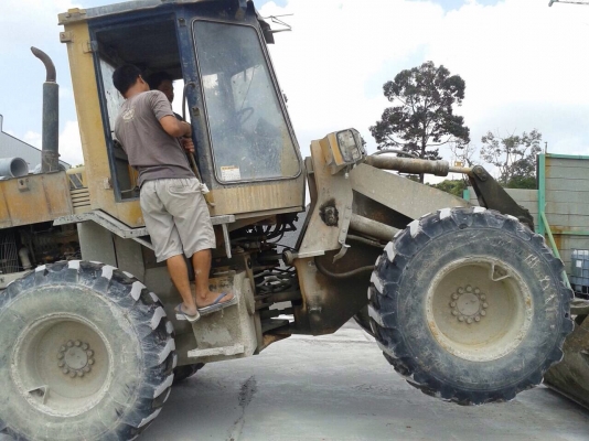 ขายรถตักล้อยาง KOMUTSU WA100-1 SN 22300 สภาพดี พร้อมใช้งาน ราคาต่อรองได้