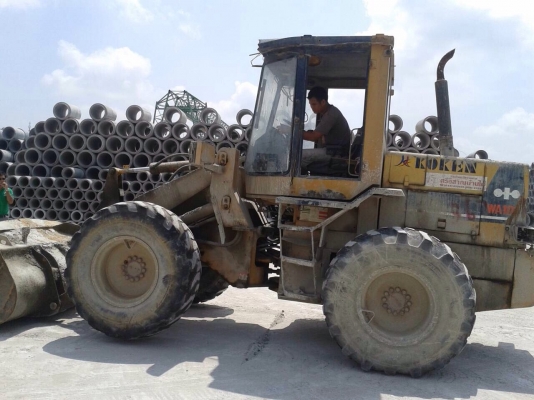 ขายรถตักล้อยาง KOMUTSU WA100-1 SN 22300 สภาพดี พร้อมใช้งาน ราคาต่อรองได้