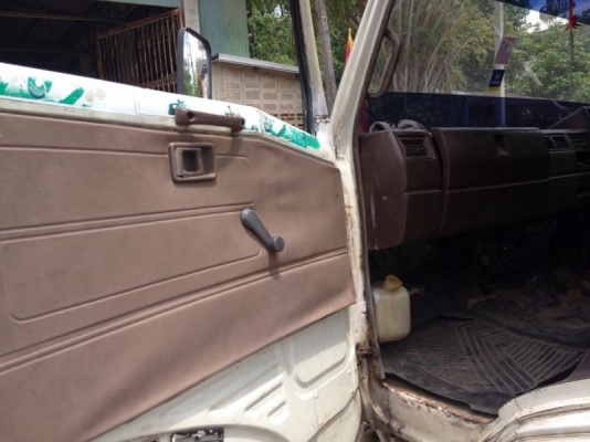 รถฮีโน่ 6 ล้อ KM777  117 แรงม้า ( ราคา  280,000 บาท. !! ) สนใจติดต่อ 081 - 6079515   ( ราคา  280,000 บาท. !! )