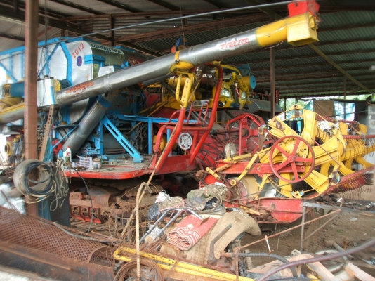 รถเกี่ยวข้าวศักดิ์พัฒนา