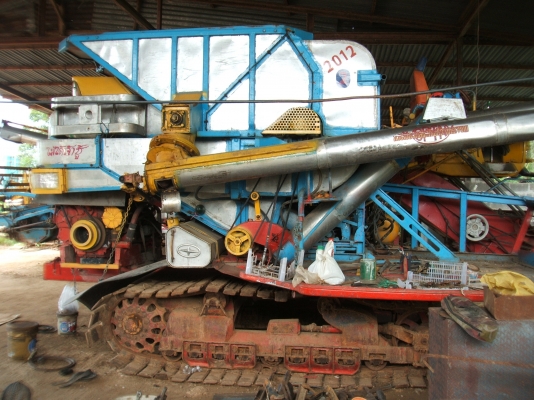 รถเกี่ยวข้าวศักดิ์พัฒนา