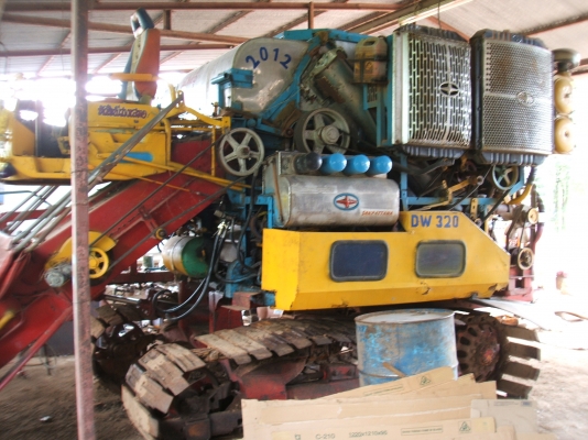 รถเกี่ยวข้าวศักดิ์พัฒนา