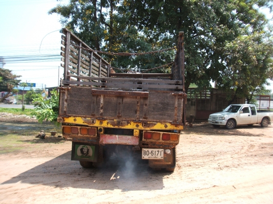 รถสิบล้อบรรทุกหัวยาว