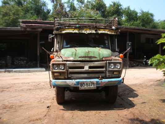 รถสิบล้อบรรทุกหัวยาว