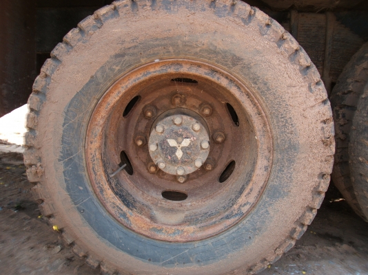 รถสิบล้อบรรทุกหัวยาว