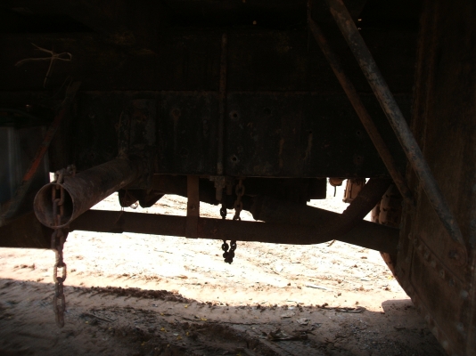 รถสิบล้อบรรทุกหัวยาว