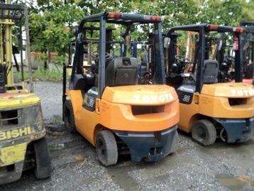 ขายรถยกโฟล์คลิฟท์ โตโยต้า 2 ตัน รุ่น 7 เบนซิล ถูกๆ