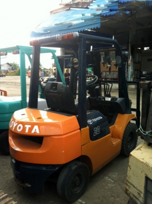 ขายรถยกโฟล์คลิฟท์ โตโยต้า 2 ตัน รุ่น 7 เบนซิล ถูกๆ
