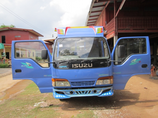 ขายรถ6ล้อ ปี53 NHS 4WD เครื่อง4jb1เกียร์โฟร์ยิงไฟฟ้ามีเกียร์โลว์-ไฮ