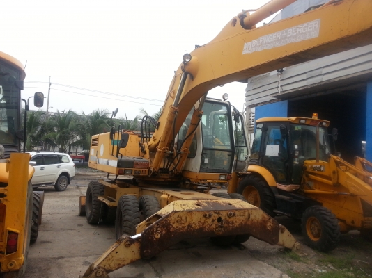 ขายรถแบ็คโฮ ล้อยางLie bherr