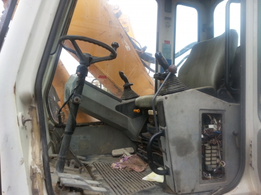 ขายรถแบ็คโฮ ล้อยางLie bherr