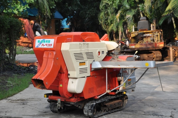 ขายเครื่องนวดข้าวKUBOTAติดรถบรรทุก ตีนตะขาบสภาพสวยจัด เดิมญี่ปุ่น อะเนคประสงค์35,000เท่านั้น!!