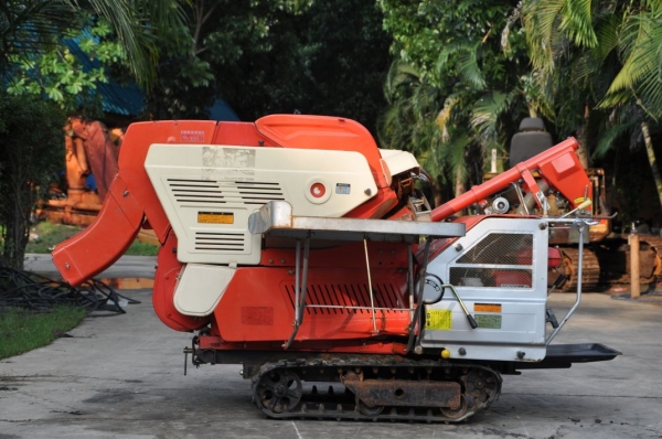 ขายเครื่องนวดข้าวKUBOTAติดรถบรรทุก ตีนตะขาบสภาพสวยจัด เดิมญี่ปุ่น อะเนคประสงค์35,000เท่านั้น!!