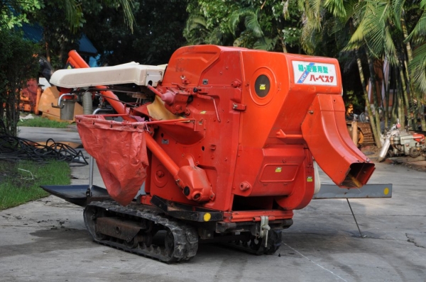 ขายเครื่องนวดข้าวKUBOTAติดรถบรรทุก ตีนตะขาบสภาพสวยจัด เดิมญี่ปุ่น อะเนคประสงค์35,000เท่านั้น!!