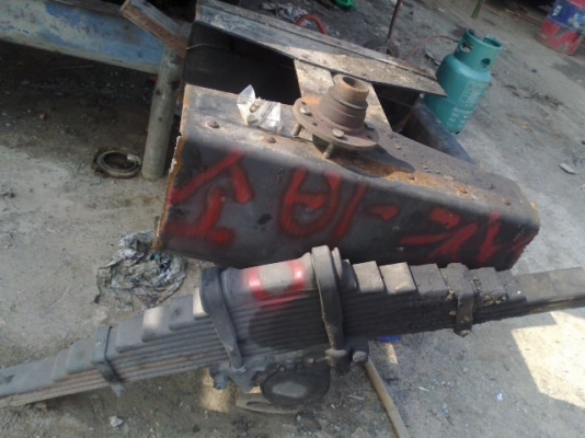 ขายเพลาโบกี้ISUZU210พร้อมแท่นแหนบเก่านอกซื้อมาไม่ได้ใช้