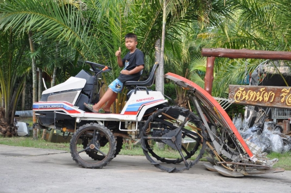 ขายรถดำนาราคาถูก MITSUBISHI MPR55 ใหญ่5แถวสภาพสวยเดิมจากญี่ปุ่นยังไม่เคยใช้ในไทย 58,000เท่านั้น!!