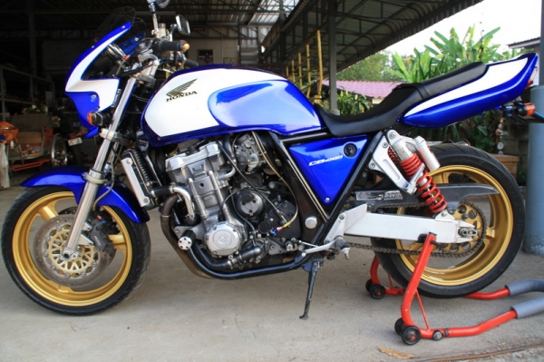 ขาย CB 1000 คาร์บูไฟฟ้าสรรพสามิตเรียบร้อย เครื่องดี สีใหม่ ท่อสูตร ตูดแต่ง 98000