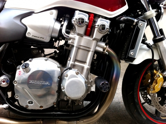 ขาย CB1300 ปี03 หัวฉีด พร้อมทะเบียน โอนได้ ท่อสูตรไทเทเนี่ยมโยชิทั้งเส้น ด่วนๆๆ