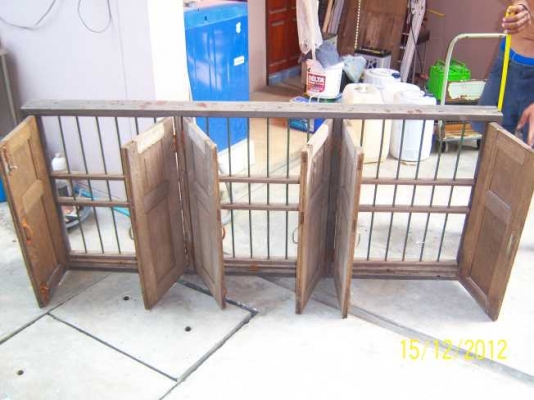 หน้าต่างไม้สัก