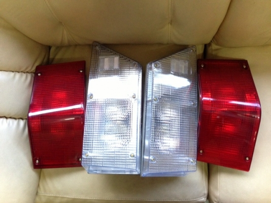 ขายไฟท้าย SK200-3 และ SK-200-6 ของใหม่ ครบชุด ราคาถูกบริการส่งทั่วไทย